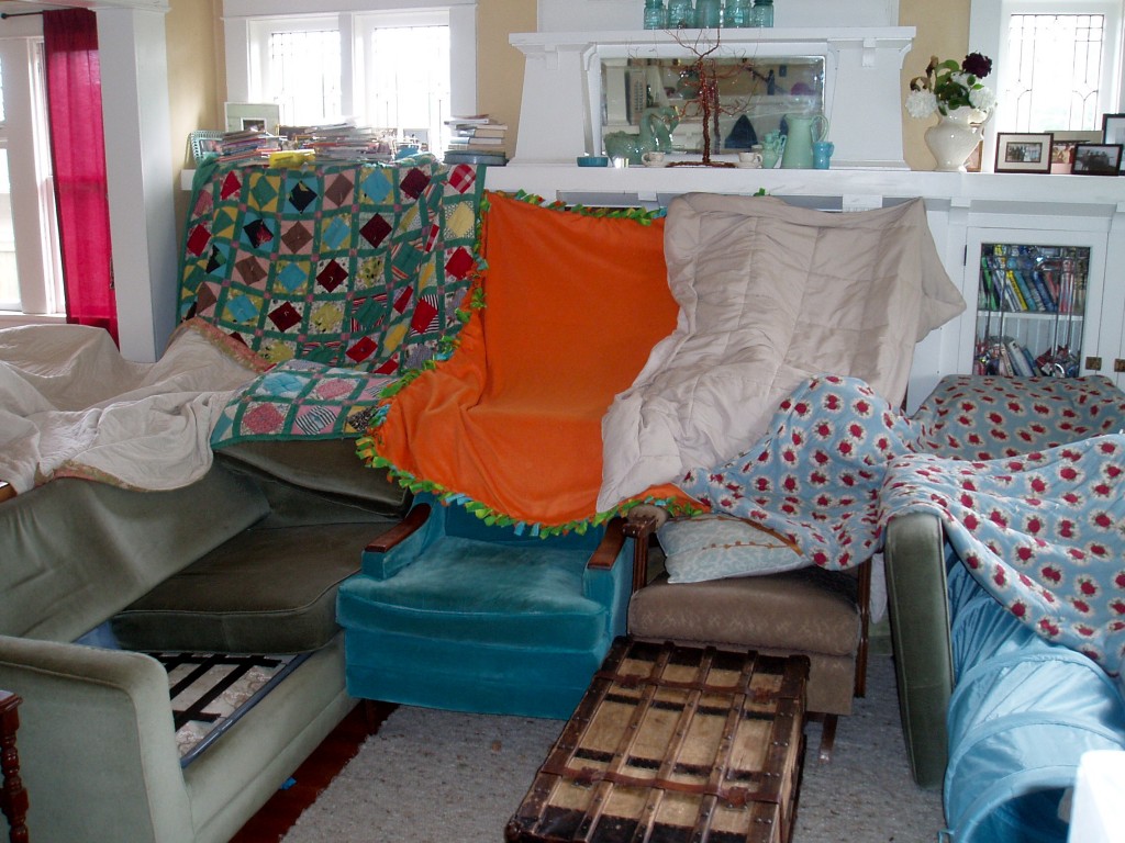 sharing-the-love-living-room-forts-dadrevolution